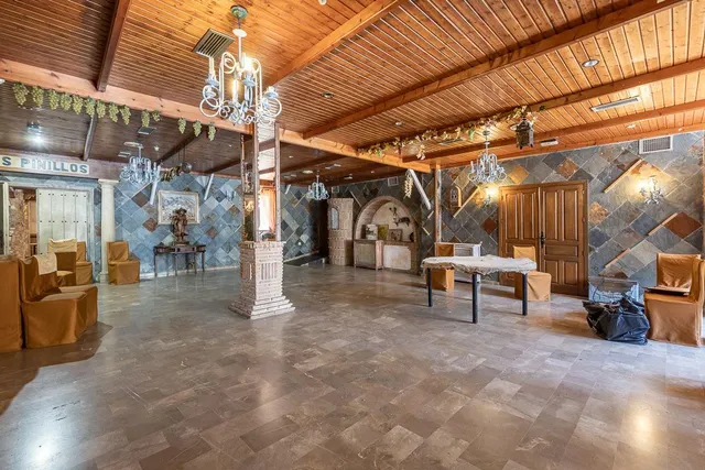 EN VENTA HOTEL Y RESTAURANTE LOS PINILLOS — 14