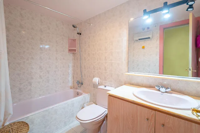 Piso luminoso con 4 habitaciones y 2 baños — 27