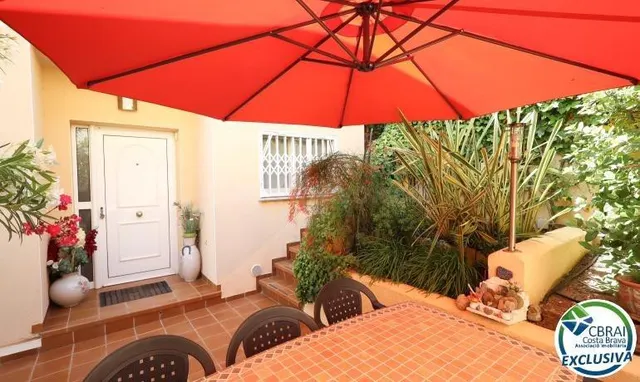 A solo 300 metros del mar: hogar con encanto en La Farella - foto 2
