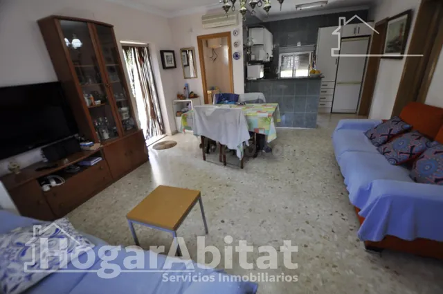 CHALET RÚSTICO CON PISCINA, TRASTERO Y GARAJE - foto 3