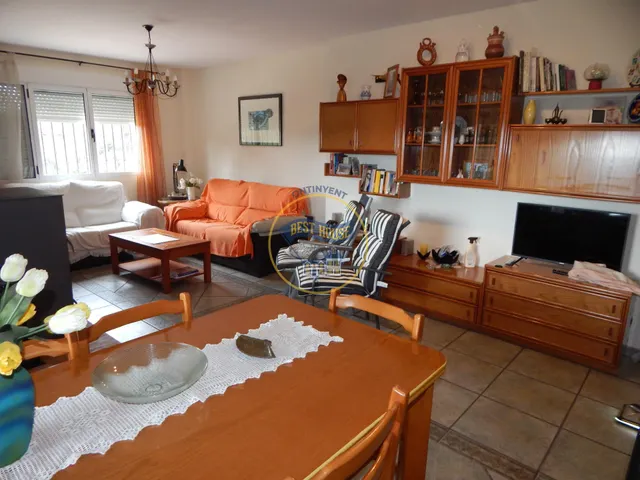 CHALET CON PISCINA Y VISTAS PRIVILEGIADAS. — 9