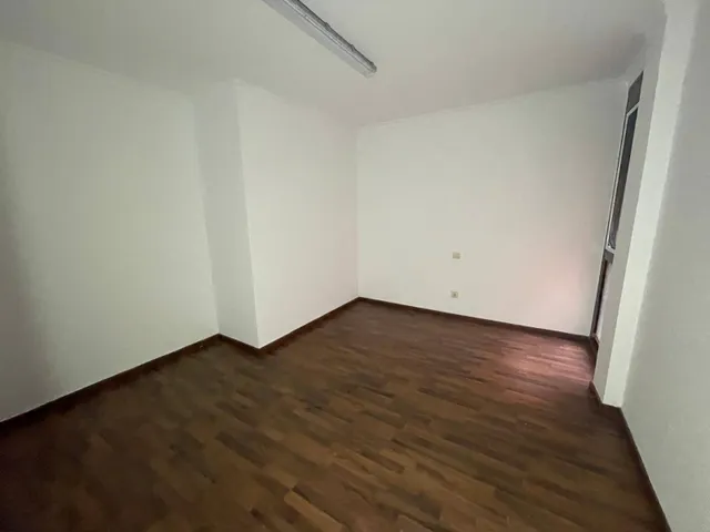 PISO EN VECINDARIO — 18