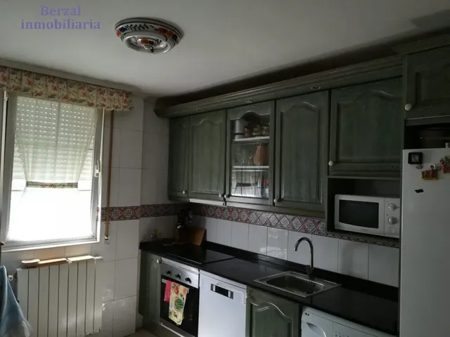 Casa magnifica, de dimensiones extraordinarias a veinte minutos andando del centro. — 9