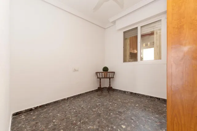 Piso de 3 dormitorios en Puerto de Estepona a 100 metros del paseo maritimo. — 21