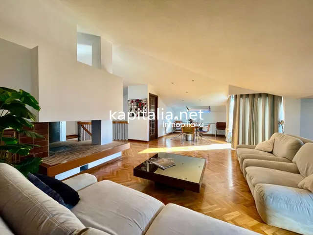 Ático duplex con chimenea y vistas panorámicas — 6