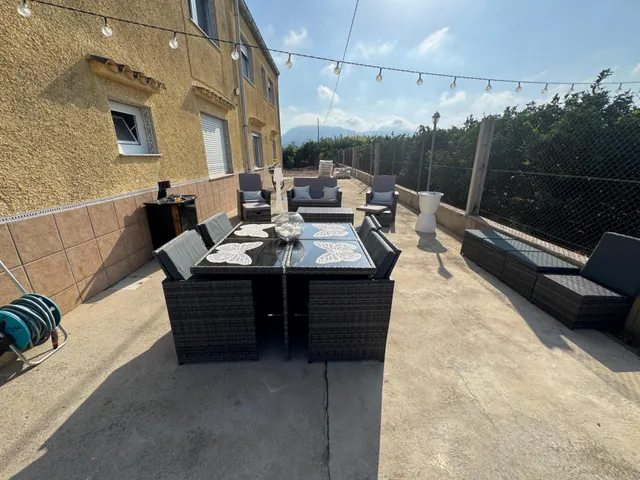 ENCANTADOR CHALET CON PARCELA A ESCASOS METROS DEL MAR — 30