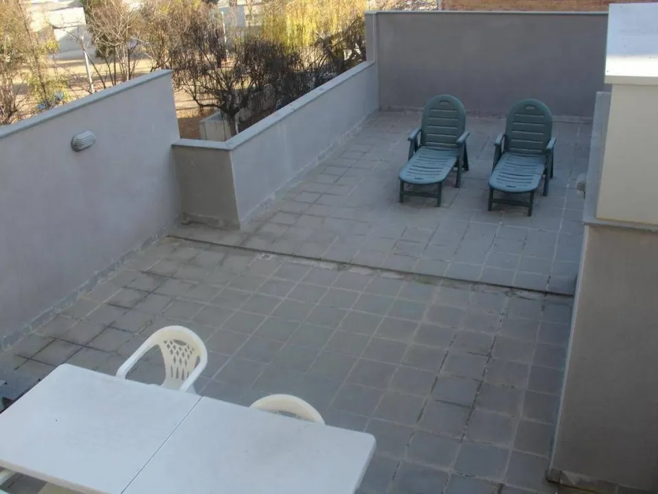 Piso amueblado con terraza en alquiler y parquing adicional