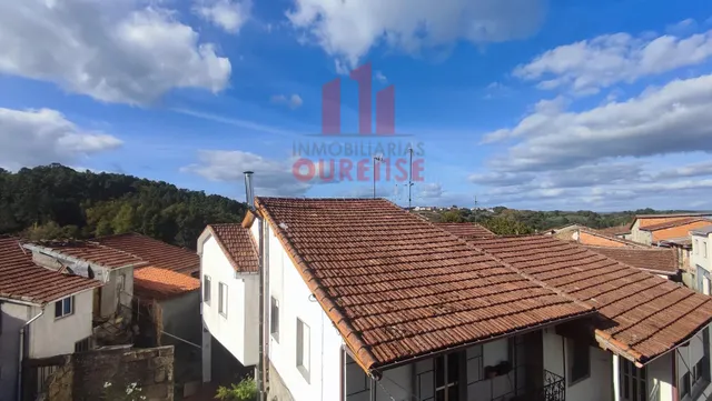 Casa de tres plantas con terraza y garaje amplio cerca del pazo de bentraces — 36