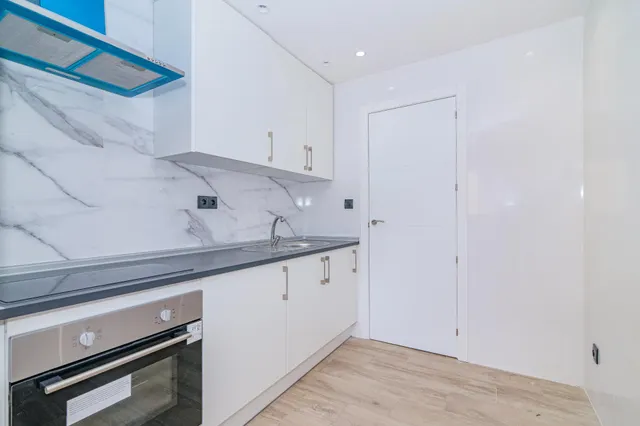 VENTA 5 DORMITORIOS. BAÑO. ASEO. REFORMADO — 30
