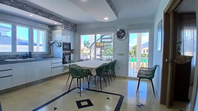 IMPRESIONANTE CHALET EN ALFAS DEL PI — 18