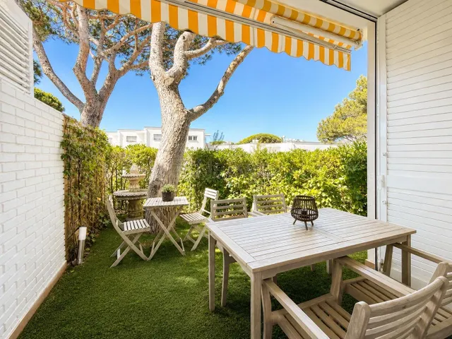 CASA ADOSADA ESQUINERA CON LICENCIA TURÍSTICA EN PLATJA D’AR - foto 2