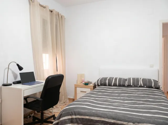 Vivienda de dos dormitorios para reformar en Carabanchel. — 6