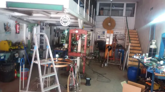 VENTA LOCAL COMERCIAL DE 123 M2 DE SUPERFICIE CON  OFICINAS Y ASEO — 3