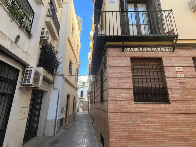Se vende piso en la zona plaza del museo — 18