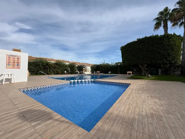 Bungalow de 3 dormitorios y 2 Baños con 2 Terrazas y Piscina en Gran Alacant. — 41
