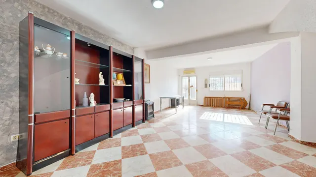 En el Raval, cullera una casa reformada y para entrar a vivir. — 2