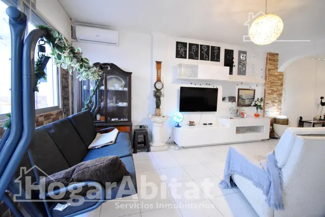 MUY AMPLIO CON 5 DORMITORIOS Y TERRAZA EN CENTRO — 28