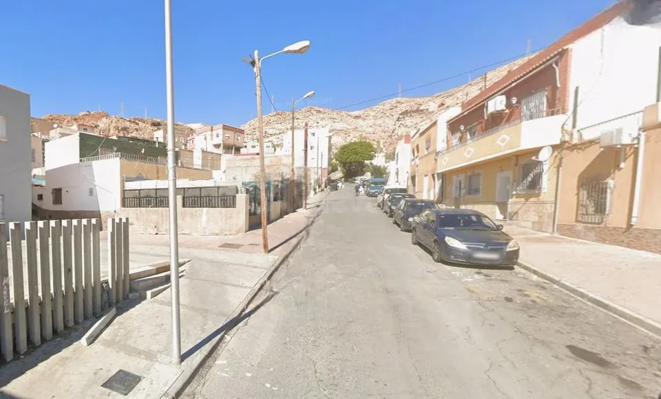 CASA EN VENTA EN ALMERIA