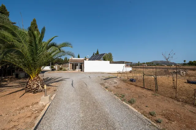 ESPECTACULAR FINCA RÚSTICA CON MOLINO EN MURO — 36