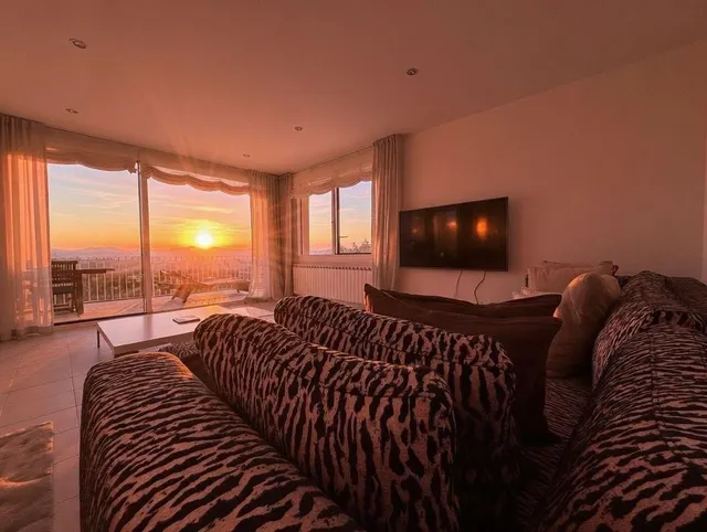 Espectacular villa con vistas panorámicas al mar en la exclusiva urbanización Mas Nou — 17