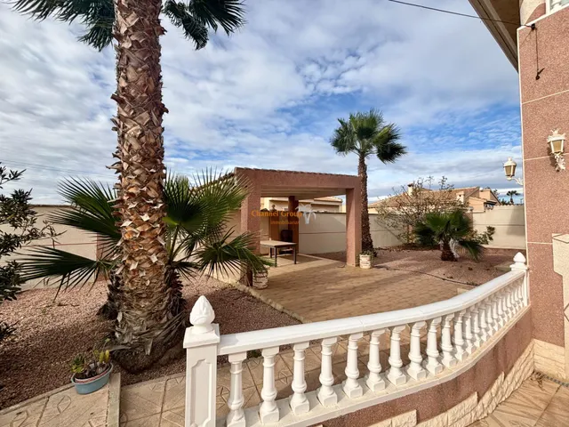 Chalet con piscina en Quesada, Rojales! — 4