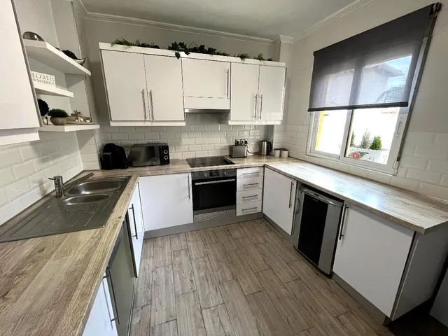 Villa independiente totalmente renovada con apartamento inde - foto 3