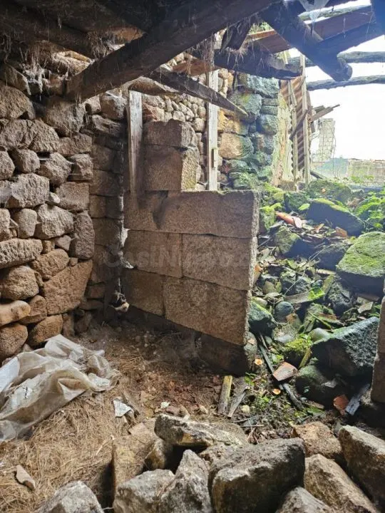 SE VENDE CASA PARA RESTAURAR Y CON TERRENO EN ESGOS - foto 2