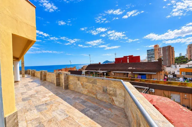 SE VENDE ATICO 5 habitaciones TOTALMENTE REFORMADO CON VISTA - foto 2