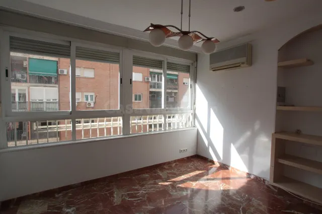 AMPLIO PISO DE 4 DORMITORIOS EN LOS ALMINARES - foto 5