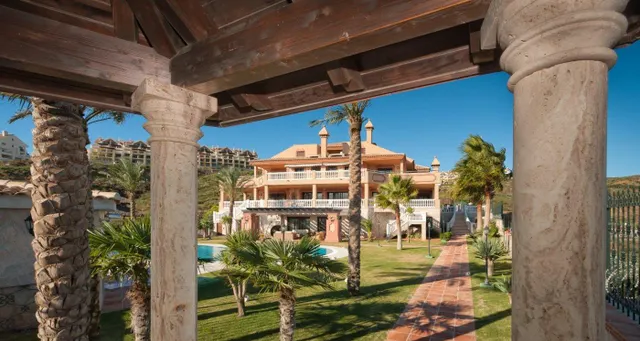 Villa de Lujo con vistas al mar y al golf. 7 dormitorios, 10 baños. Calanova Golf, La Cala de Mijas — 36