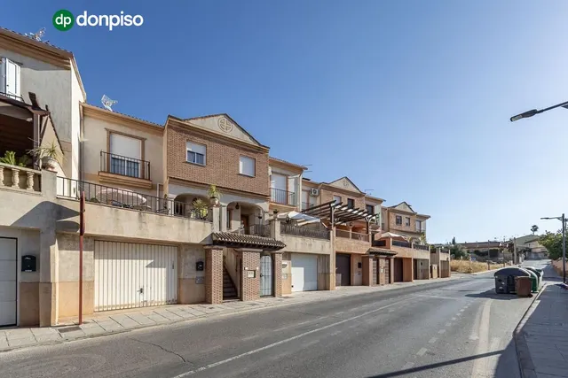 Casa en Ogijares con piscina comunitaria. — 36