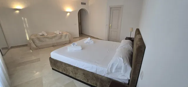 Piso amplio y luminoso de tres dormitorios  en primera línea de playa en Hacienda Beach II-III | CABANILLAS REAL ESTATE — 31