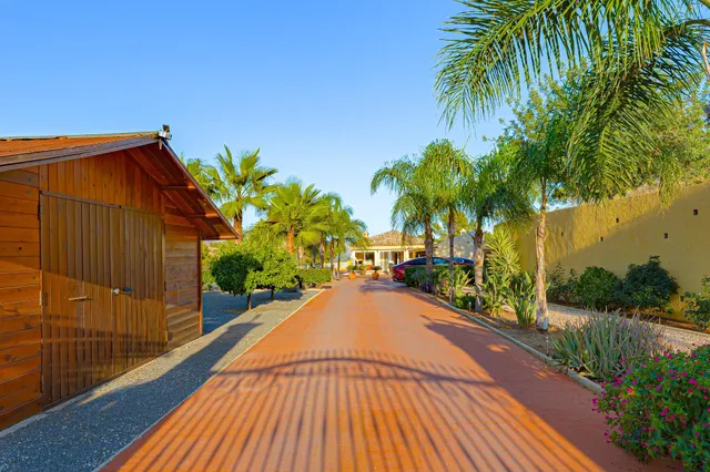 VILLA EXCLUSIVA EN LA NUCÍA | PARCELA DE 3.947 m2, PISCINA P - foto 5