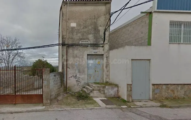 SE VENDE local comercial OKUPA en C Jaen de Torredonjimeno