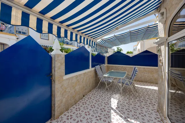 Bungalow planta baja con jardín y piscina junto c.comercial — 8