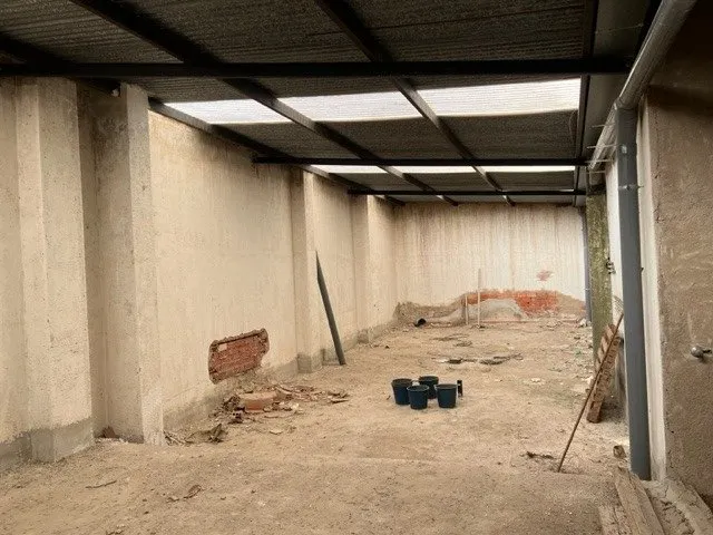 Venta local en Beniaján, 106 m2. + 68m2 de patio cubierto, para arreglar — 2