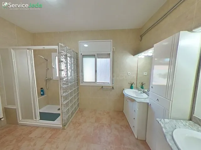 ¡Tu Oasis Privado en La Bisbal! Casa Exclusiva con Piscina,  - foto 4