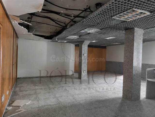 Amplio local comercial con gran visibilidad y escaparate acr - foto 4