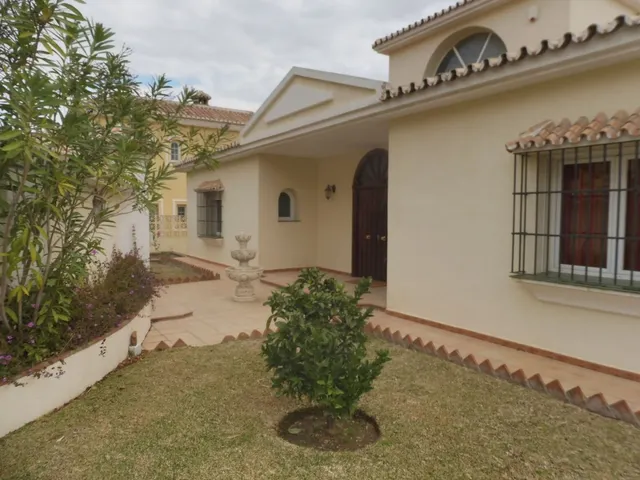 Villa 6 dormitorios con vistas al mar en La Cala de Mijas — 27