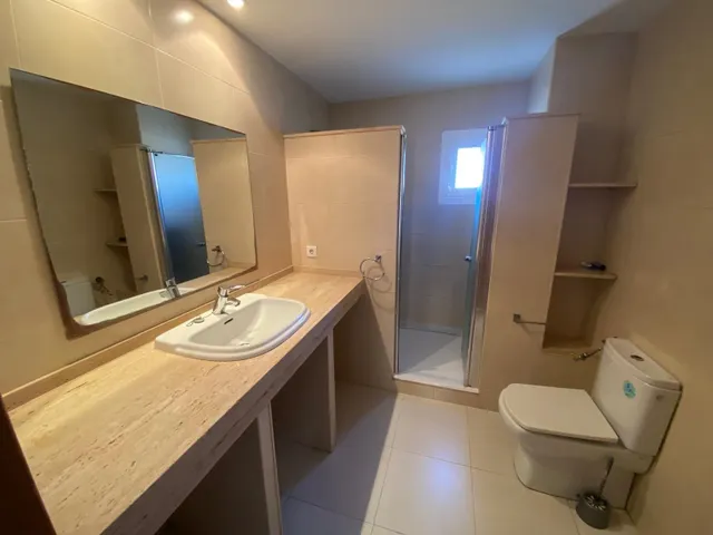 ¡AMPLIO PISO EN UNA ZONA TRANQUILA DE ALCANAR! — 43