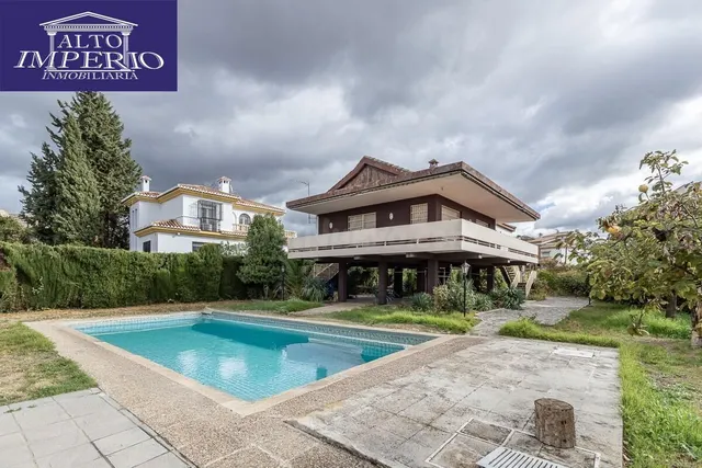 Gran casa con parcela y piscina en Cájar - foto 2