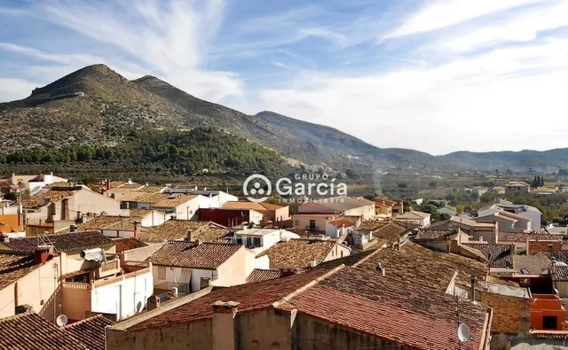 Parcela urbanizable a la venta en Alcalali. — 31