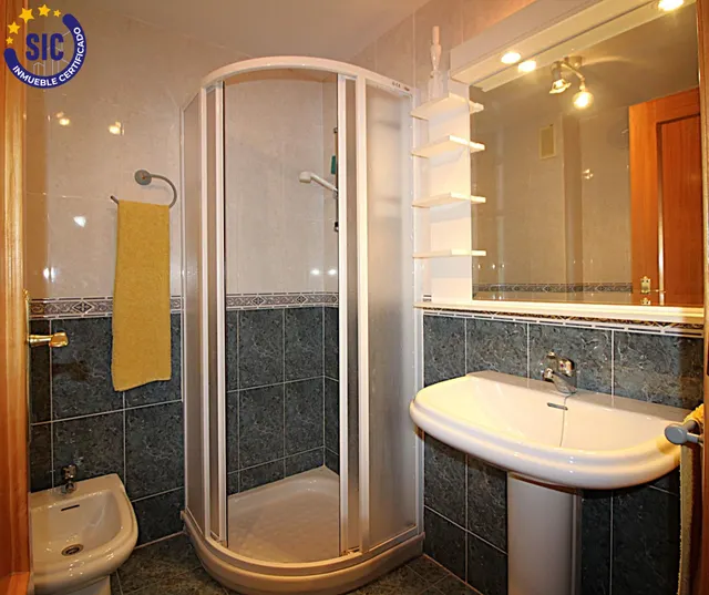 Magnifico apartamento de tres habitaciones junto al mar con piscina, garaje y trastero, zona playa de la Concha — 24