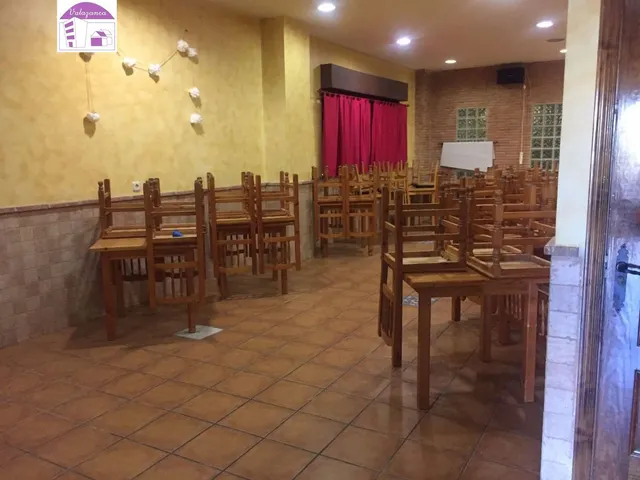 Valazanca alquila bar restaurante con parque infantil — 4