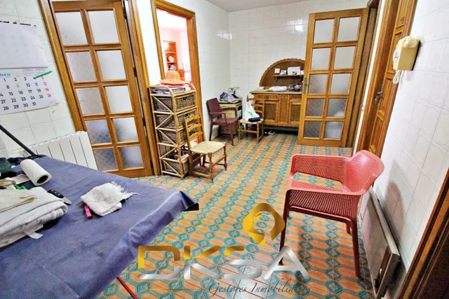 320 m2, 5 habitaciones y un salón de 80 m2: esto no es un piso, es casi un mundo aparte — 38