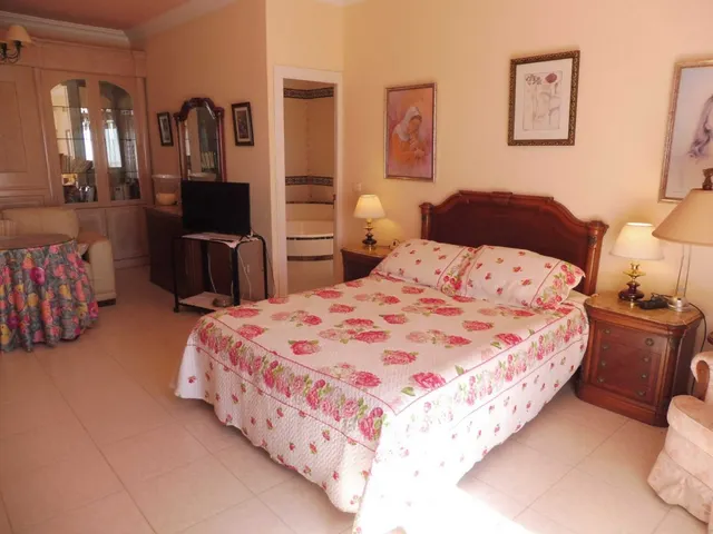 Villa grande con mucho potencial y vistas al mar zona Estupa Budista, Benalmádena — 14