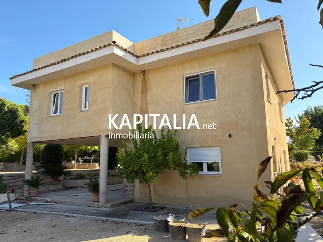 Chalet en venta en Ontinyent, a un paso del casco urbano y con bonitas vistas a la montaña. — 4
