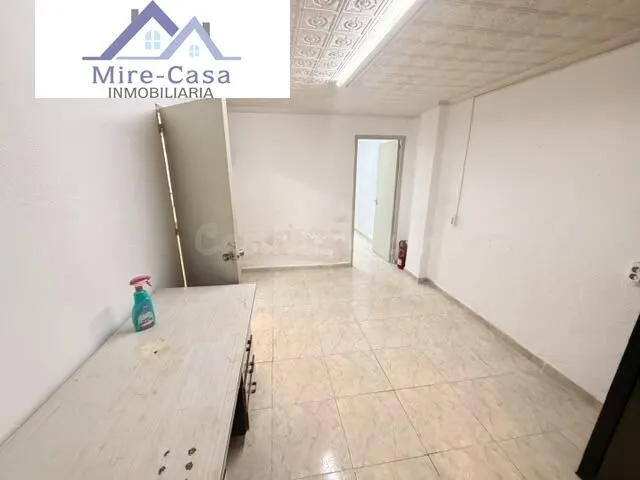 SE ALQUILA LOCAL COMERCIAL, NEGOCIO ANTERIOR TIENDA BISUTERÍA — 5