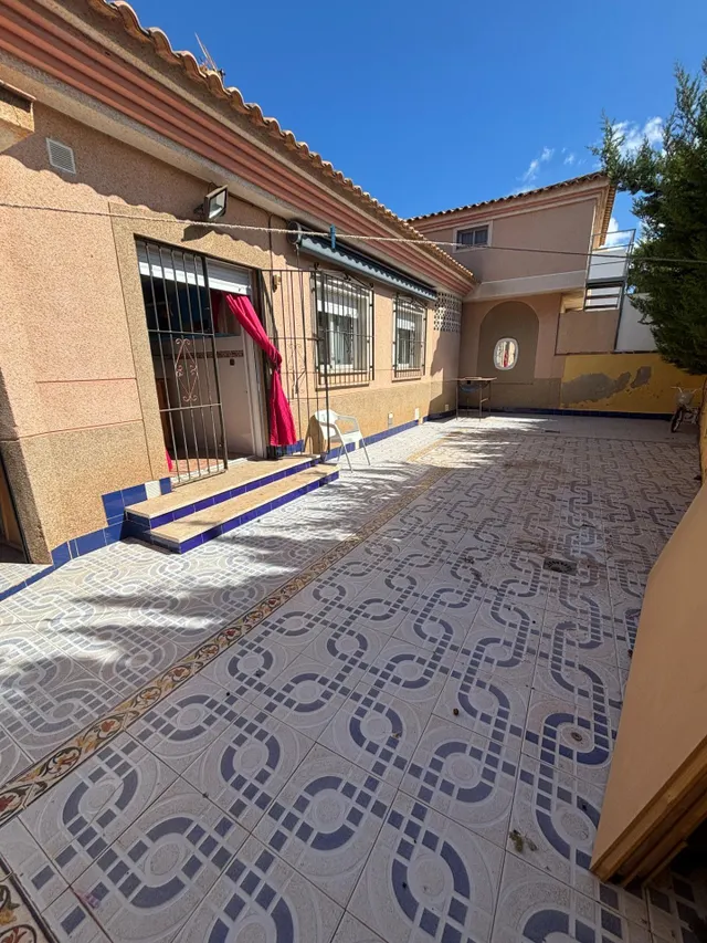 Estupenda casa con gran espacio exterior — 15