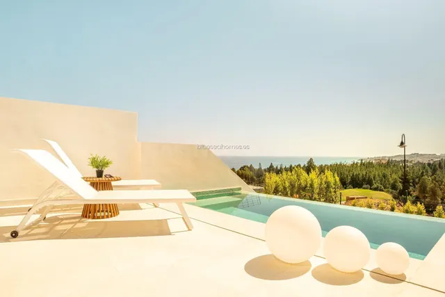Venta de villa con cuatro dormitorios en Mijas Costa, Málaga